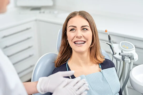 Schematische Darstellung: kombiniert kieferorthopädisch-kieferchirurgische Behandlung
